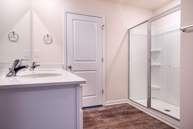 Building Photo - 7882 Shallowbrook Dr