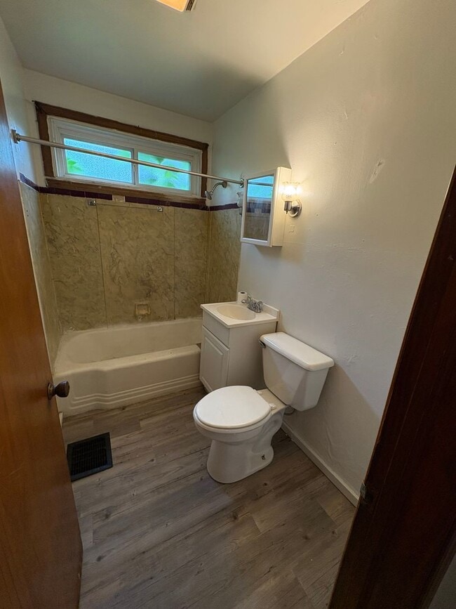 Building Photo - Single Family Ranch 2 bed 1 bath in North ...