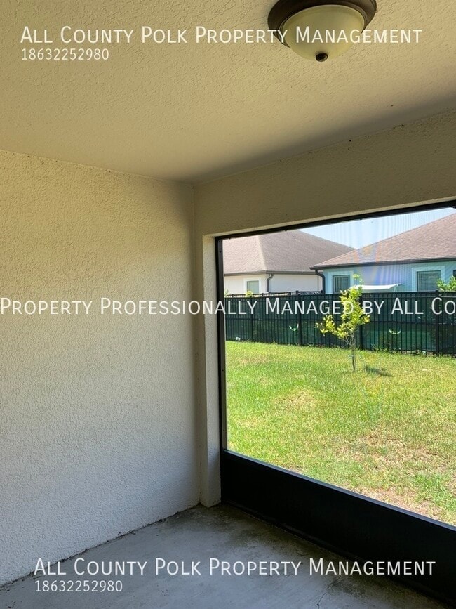 Building Photo - Lakeland Oasis! 3 Bedroom Duplex in Villag...