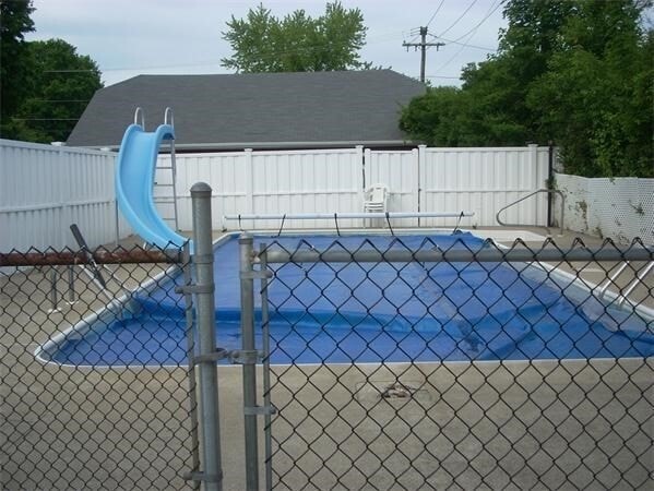 Building Photo - 136 Ferry St