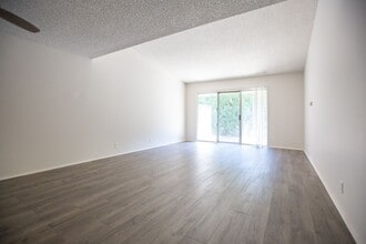 Building Photo - SWINGWOOD