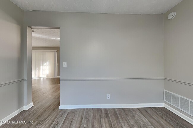 Building Photo - 671 Custer Cir