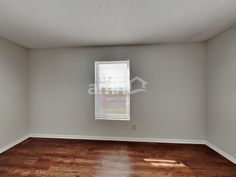 Building Photo - 2120 Bridlewood Dr