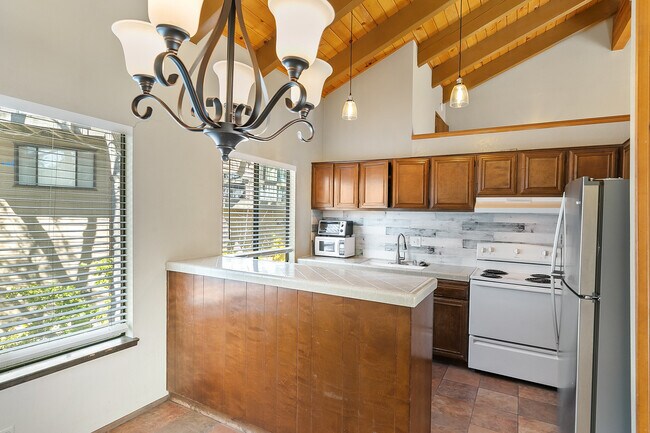 Building Photo - 27657 Peninsula Dr