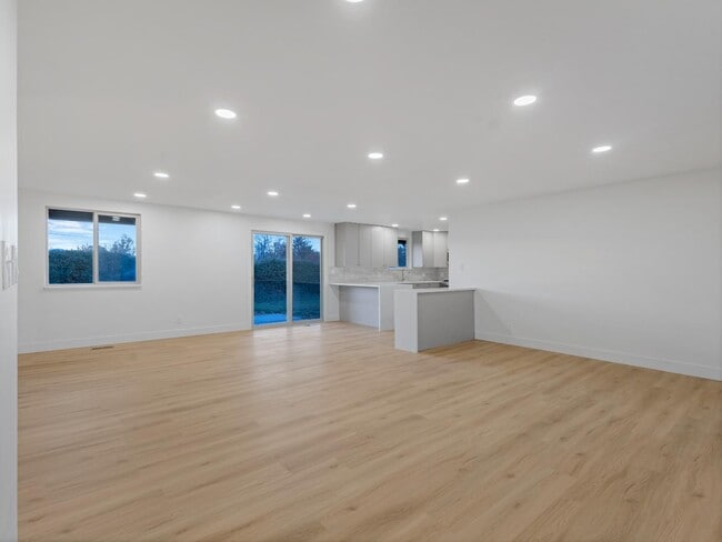 Building Photo - 4980 S 1645 E