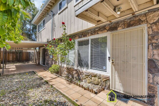 Building Photo - Charming 3-Bed Oasis with 2 Full Baths in Sacramento's Serene Pocket Neighborhood