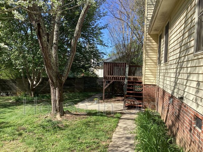 Building Photo - 108 Hyacinth Ln