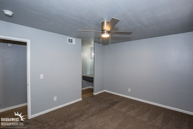 Building Photo - Charming 2Bdm 2Ba Condo in Gated Community!