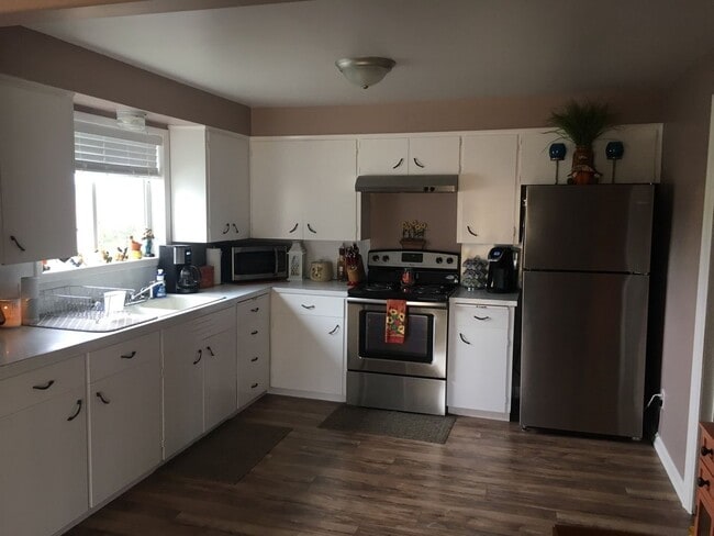 Building Photo - Rare Country Verboort Home, Setting on .22 acre