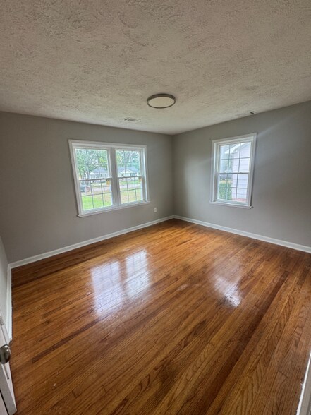 Building Photo - 2505 Hammond Ave