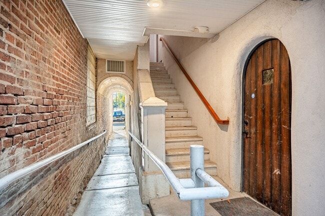 Building Photo - 235 E Market St