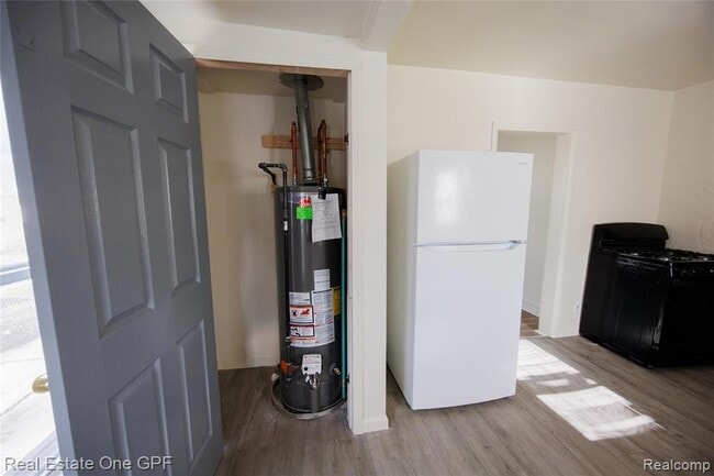 Building Photo - 8242 Maxwell Ave