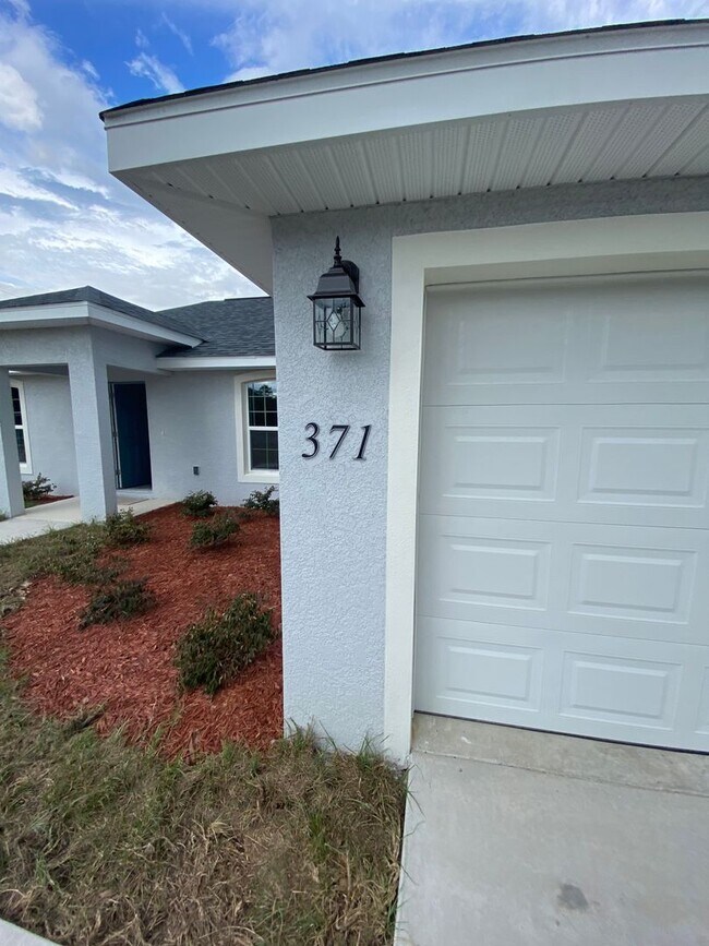 Building Photo - Custom Home - Desirable SW Ocala neighborhood 3/2/2 ** Wont Last**