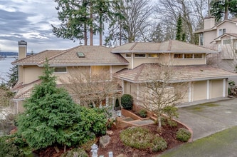 Building Photo - Gorgeous Lakeview Home for rent