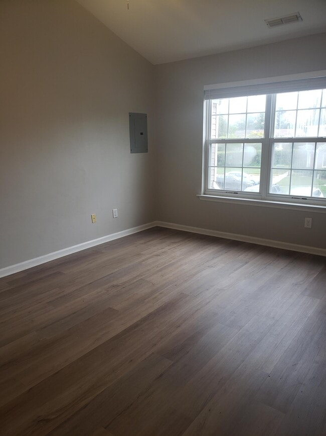 Building Photo - 304 Fireweed Ct