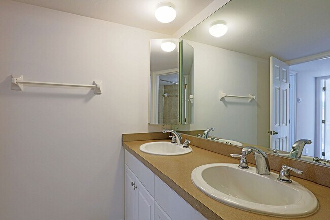 Building Photo - 1538 Park Meadows Dr