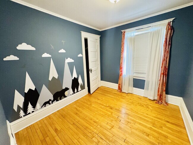 Building Photo - Charming 3-Bedroom Oasis with Elegant Touches & Finished Basement on Washburn Ave!