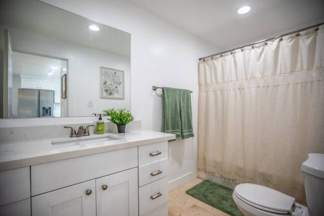 Building Photo - 9949 E Sego Lily Dr