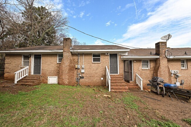 Building Photo - 302 E Hudson St