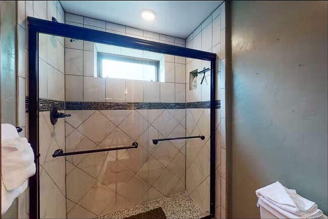 Building Photo - 160 County Rd 6236