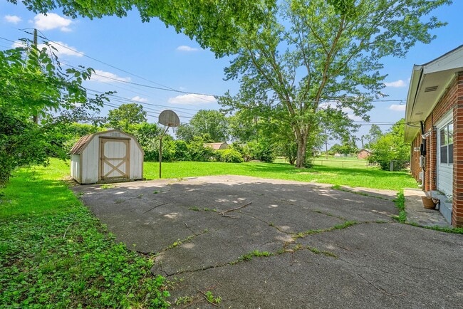 Building Photo - 3 Bedroom Pet Friendly Home For Rent!
