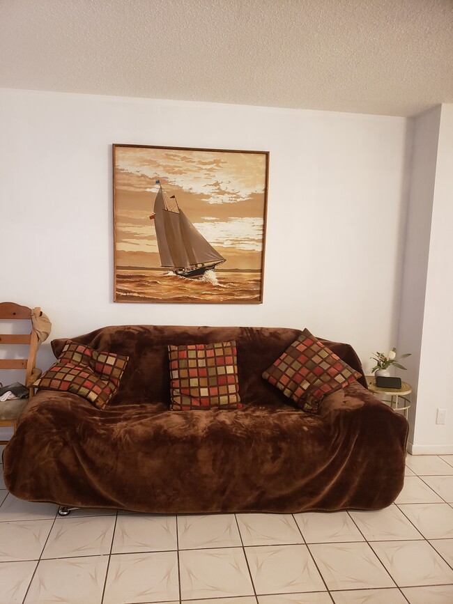 living - 300 NE 14th Ave