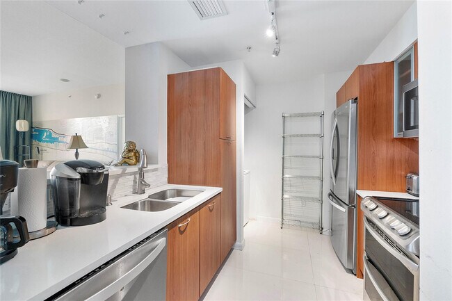 Building Photo - 625 Casa Loma Blvd