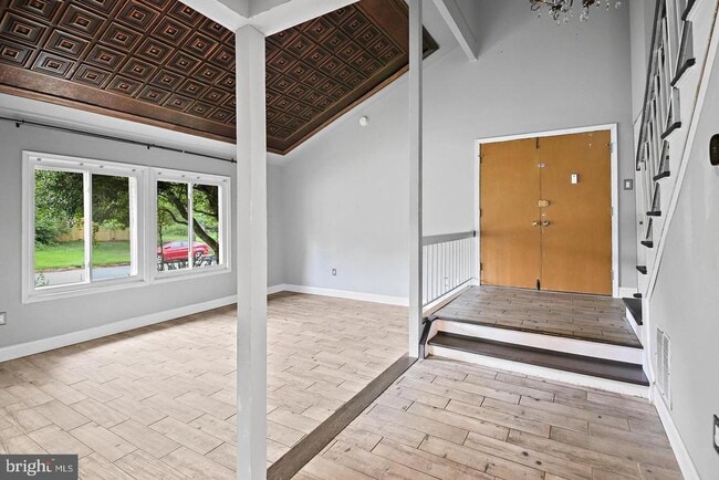 Building Photo - 511 Avondale Dr