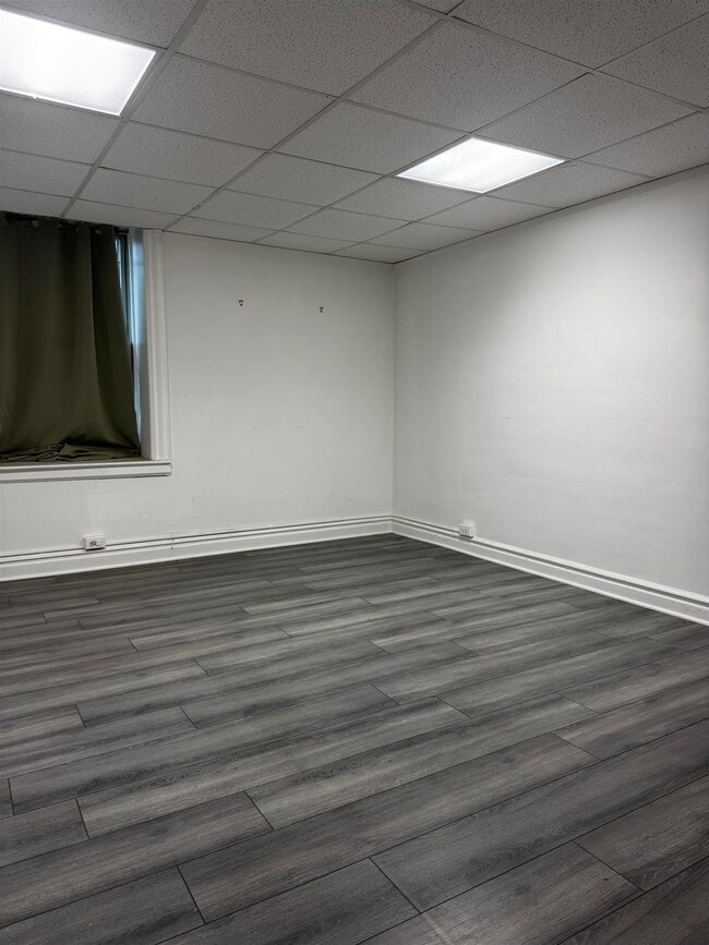 Building Photo - 250 BROAD Ave