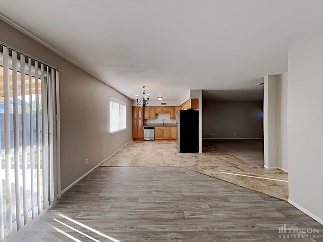 Building Photo - 15253 N 53rd Ave