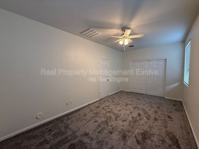 Building Photo - 36812 Yellowstone Dr