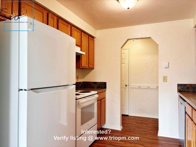 Building Photo - 2577 L St