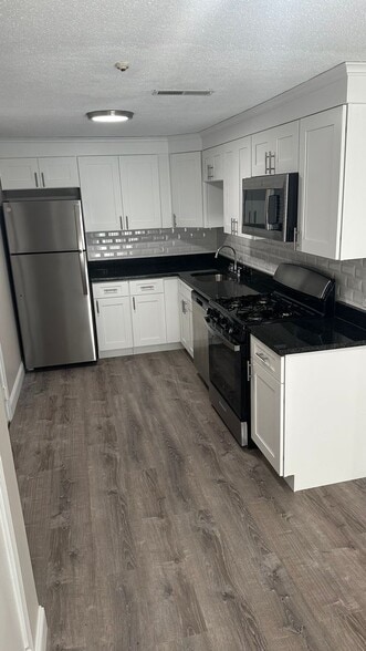 Building Photo - Pondsview Apartments