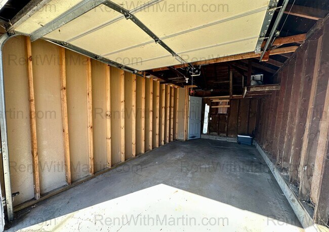 Building Photo - 1112-1114 Byron Ave