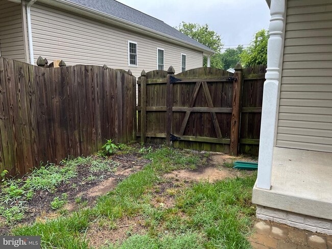 Building Photo - 113 Hotchkiss St