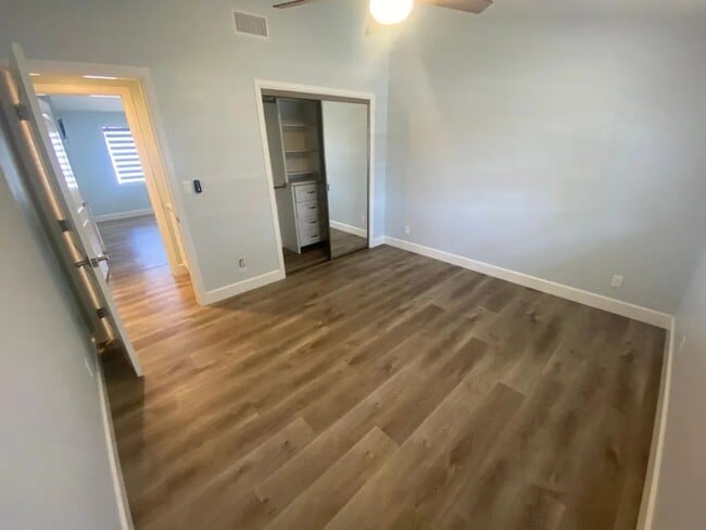 Building Photo - 814 N Waverly St