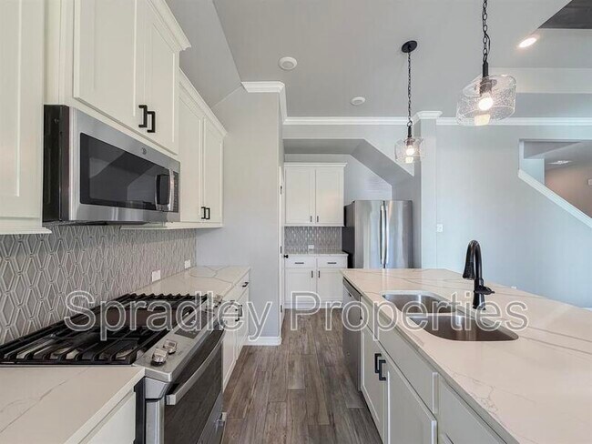 Building Photo - 6125 Modena Dr