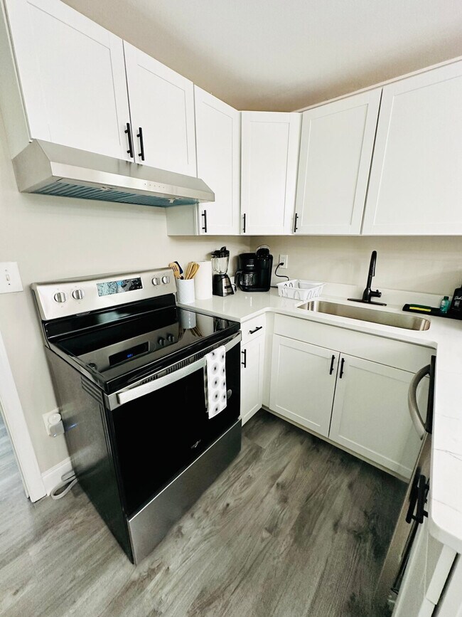 Building Photo - 1B Christopher St