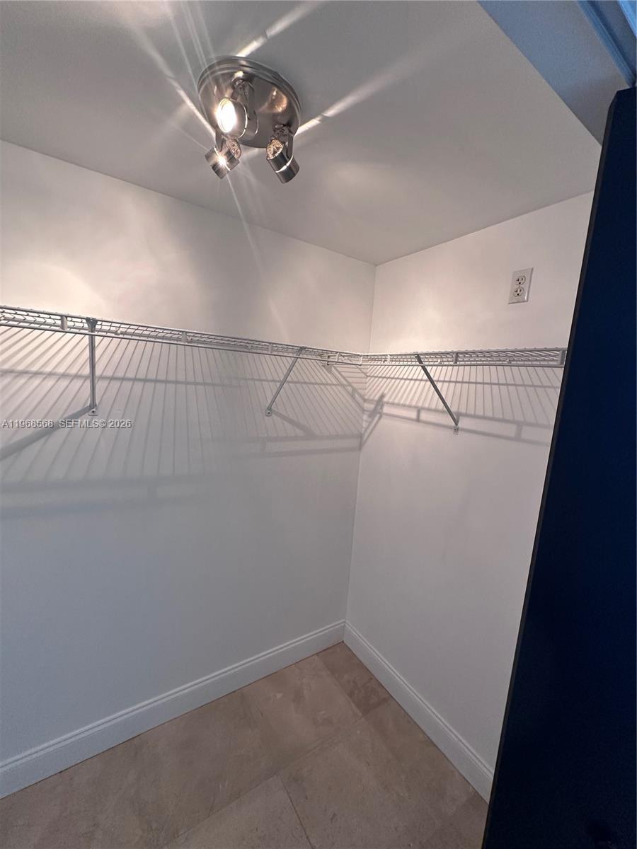 Building Photo - 1401 SW 22nd St