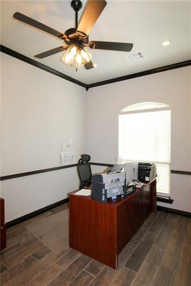 Building Photo - 4001 Sam Gordon Dr