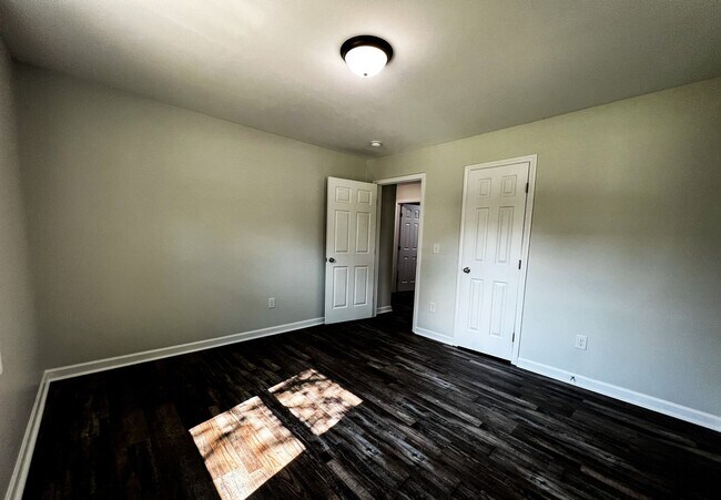 Building Photo - Brand New High Point 2 Bed, 1 1/2 Bath wit...