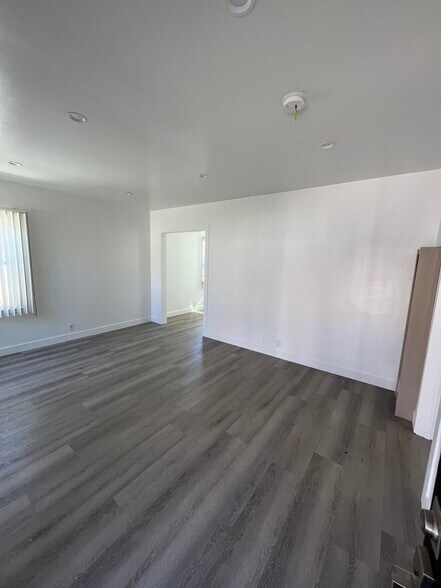 Building Photo - 428 N Glenwood Plz