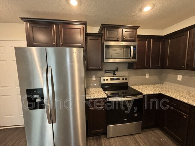 Building Photo - 4415 Village Oak Ln