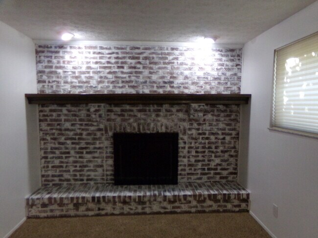 Building Photo - COMING SOON! 4 Bed 2.5 Bath Beavercreek Home!