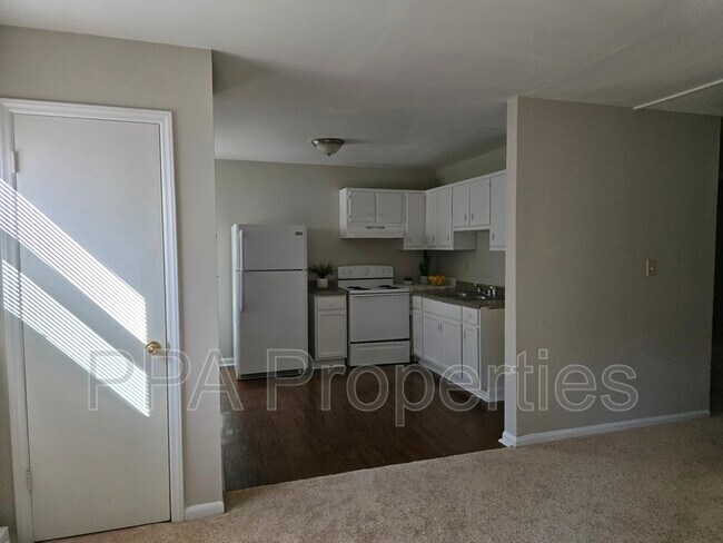 Building Photo - 2231 Summit St