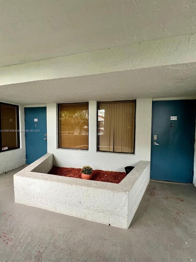 Building Photo - 8365 SW 152nd Ave
