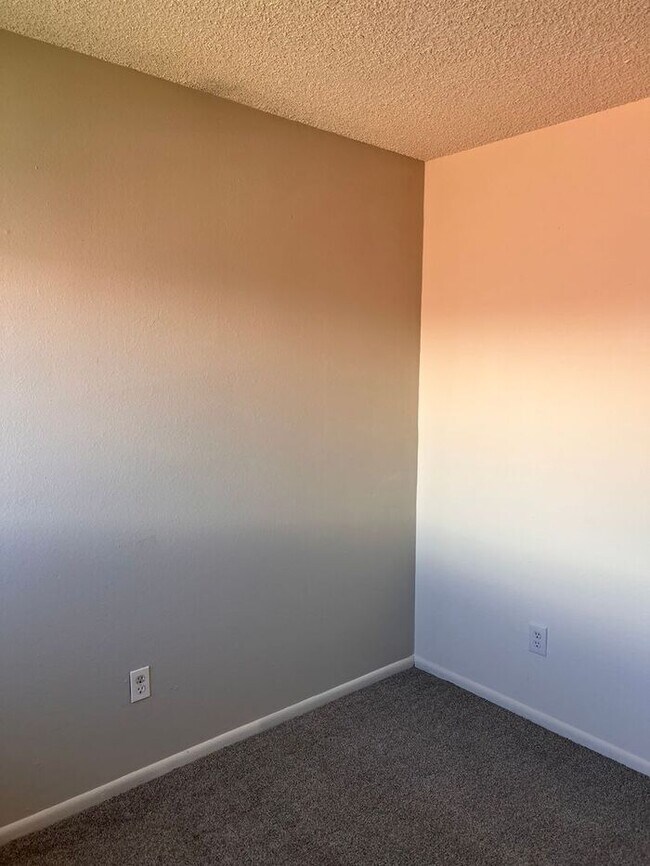 Building Photo - Spacious Three Bedroom Townhome in Westmin...