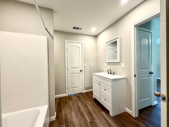 Building Photo - 1 Bedroom 1 Bath