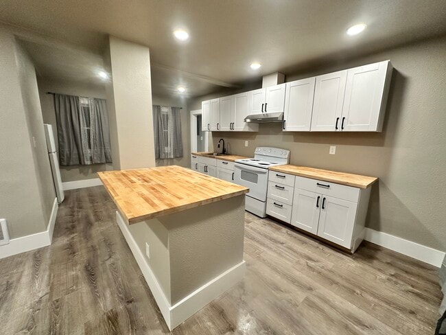 Building Photo - 320 Grant St