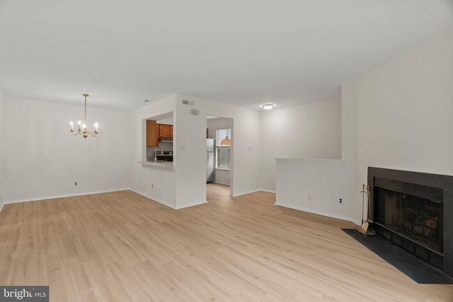 Building Photo - 330B Delancey Pl